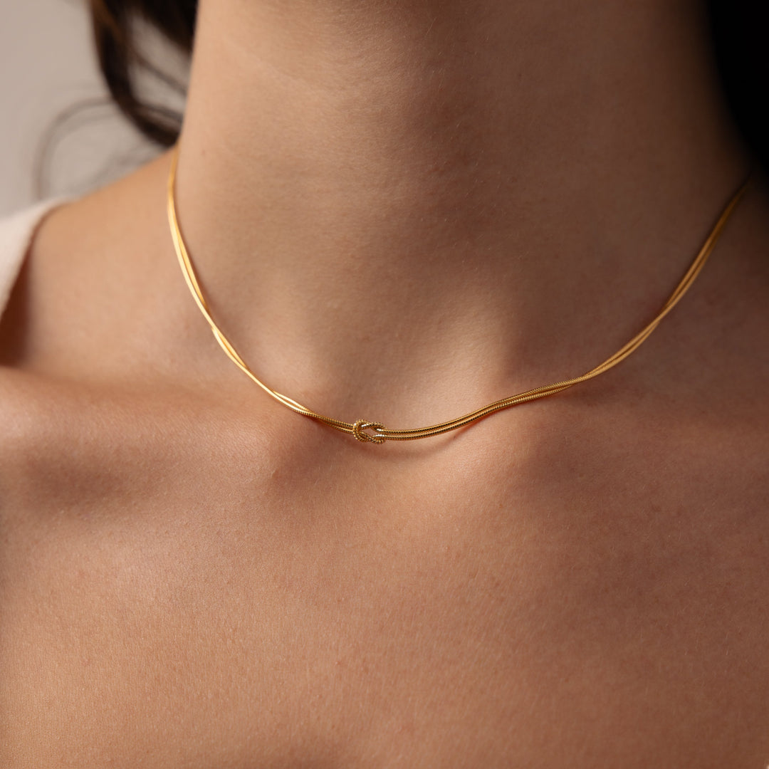 Love Knot Chain Necklace in 18K Gold