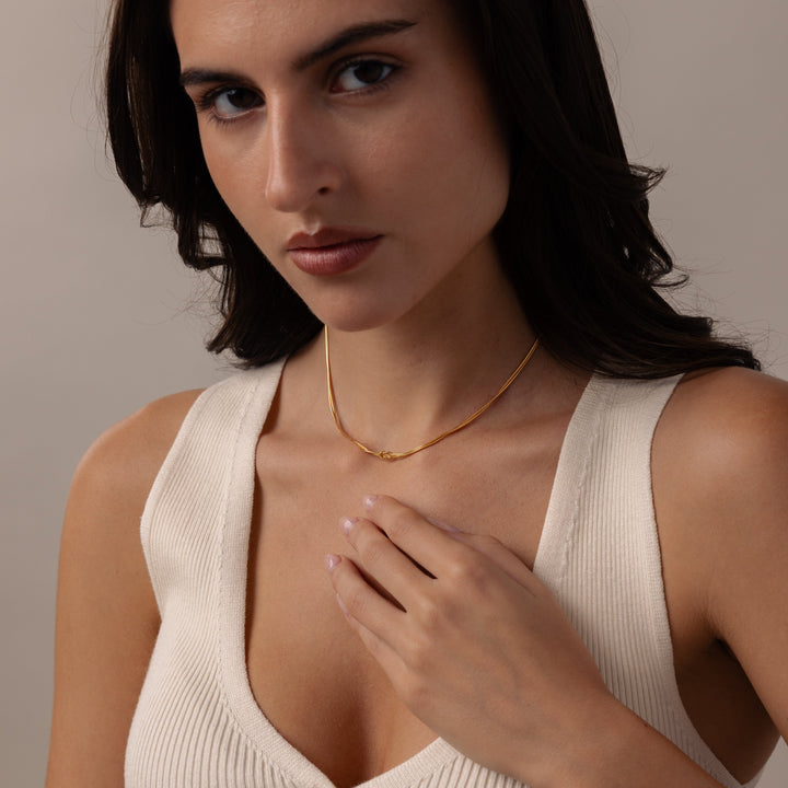 Love Knot Chain Necklace in 18K Gold